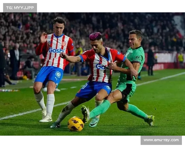 赫罗纳门将加萨尼加失误送点染红，上演另类帽子戏法